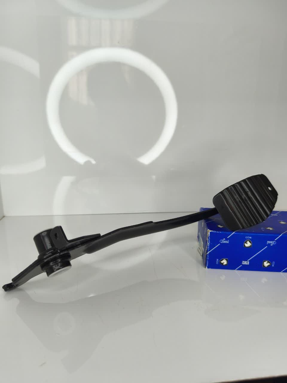 پدال کلاچ پژو ایساکوئی