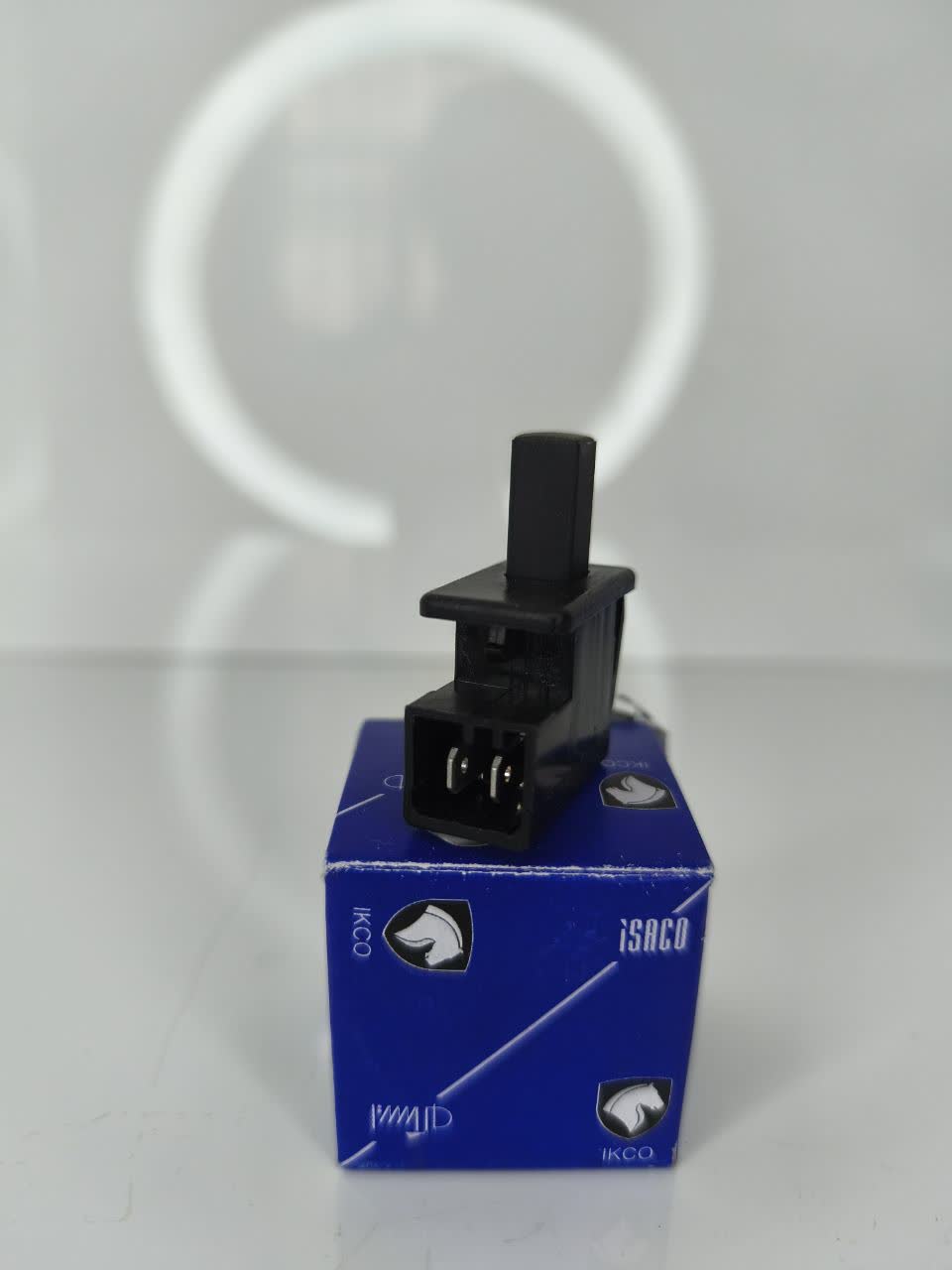 سوییچ لادری درب صندوق عقب و ترمز دستی و جعبه داشبورد ایساکوئی